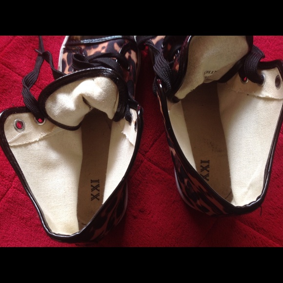 Leopard Cloth High Tops Ladies Size 7 - Picture 5 of 6